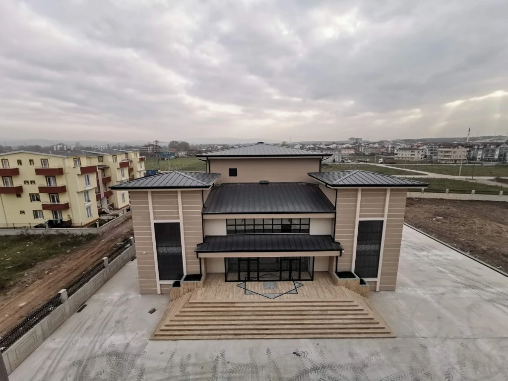 KARTEPE GÜZEL SANATLAR LİSESİ KONFERANS SALONU